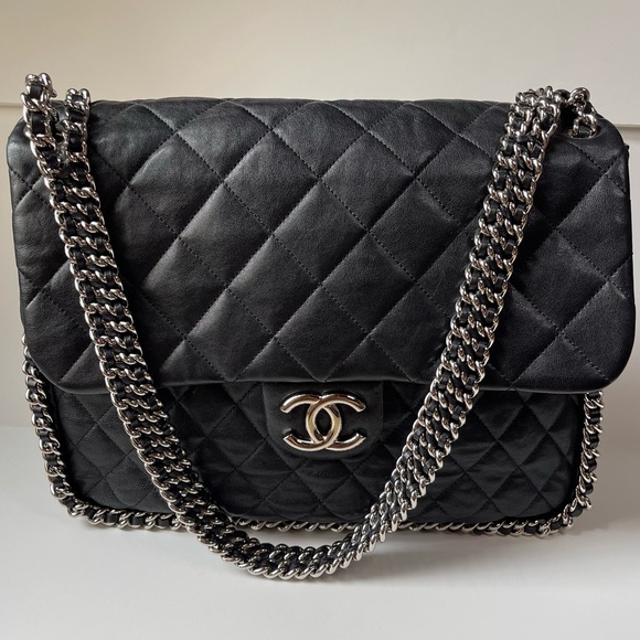 CHANEL Jumbo Washed Lambskin Quilted Maxi Chain
Around Flap Black - Picture 5 of 16